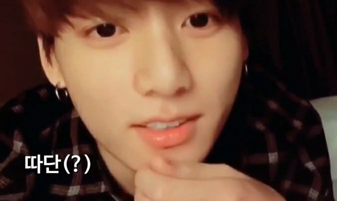 tetekoolvrs's tweet photo. Y la saga continúa.... - A thread
#taekook LV 2022 https://t.co/8ObYahKu4S