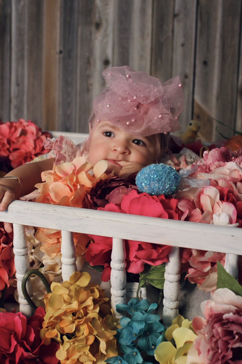 It’s our Easter mini set up!🐣 we will be having 30min Easter sessions on Sunday the 10th! The 30minutes included any of the setups and all the amazing pictures captured! Dm us for more info and to book!🌸