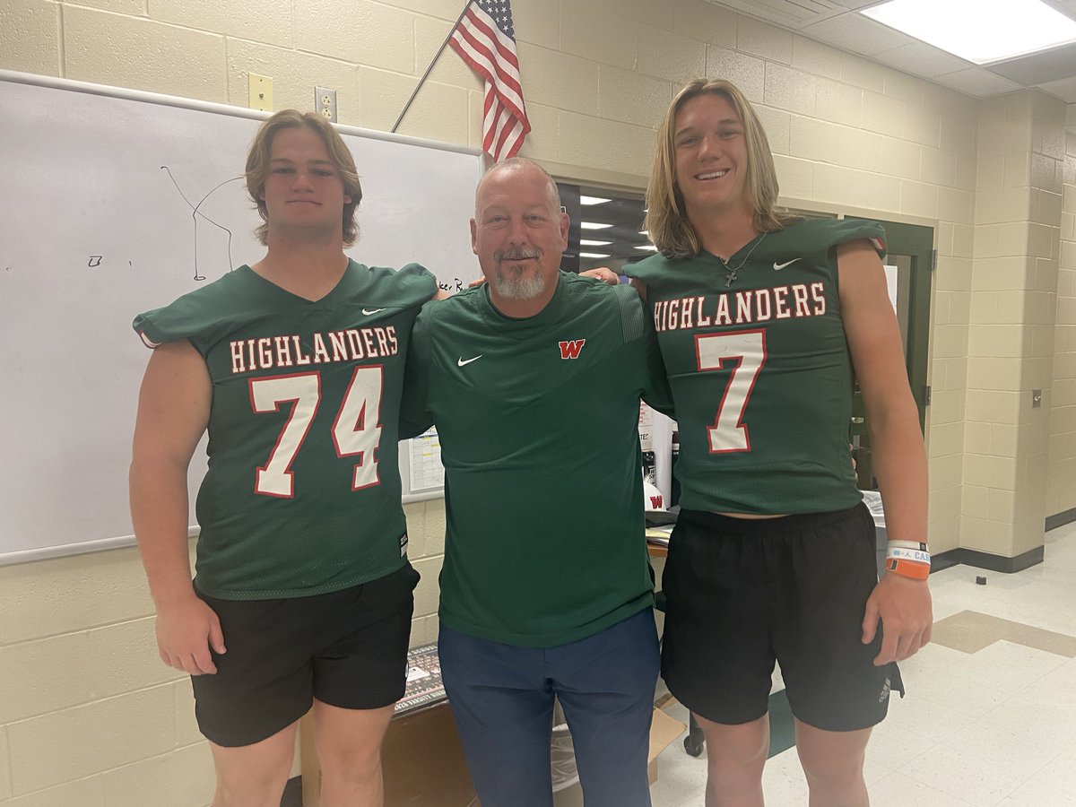 LemmingReport's tweet photo. Visiting the Woodlands HS,TX this morning to catch up with their very successful head coach Jim Rapp and two of his future all Americans. Center Koltin Sieracki and quarterback Maybry Mettauer. Outstanding program and it looks like five or six power 5 prospects.@extrastout72 https://t.co/zuwFA28UWT