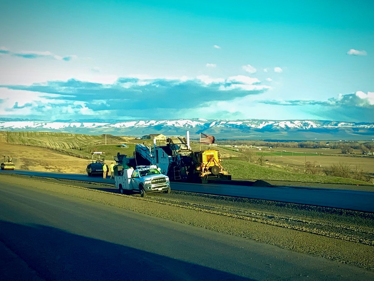 Springing into April with blue skies and #qualityassurance #testingandinspection during paving activities for the WSDOT US 12 Design-Build Project - Nine Mile Hill to Frenchtown Vicinity New Highway loom.ly/otdVsSU

#springishere #transportation #infrastructure