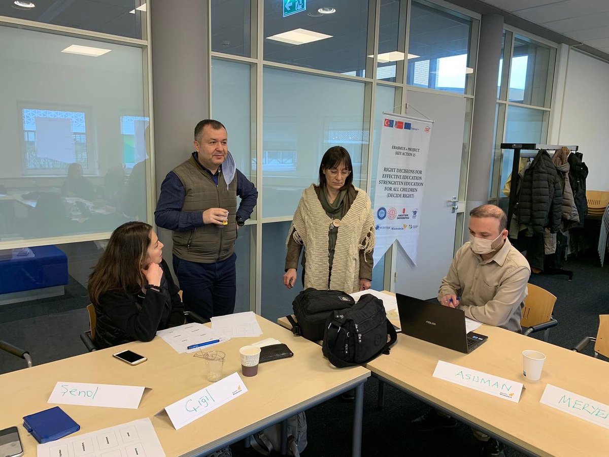 Sınıf içinde karar vermeyi kolaylaştırmanın yolu önce neti gözleyeceğine karar vermek. Zor olan onu ifade etmek✌🏻 olumlu davranış desteği burada devreye giriyor. Güzel tecrübe #pbs #pbis #decisionmaking