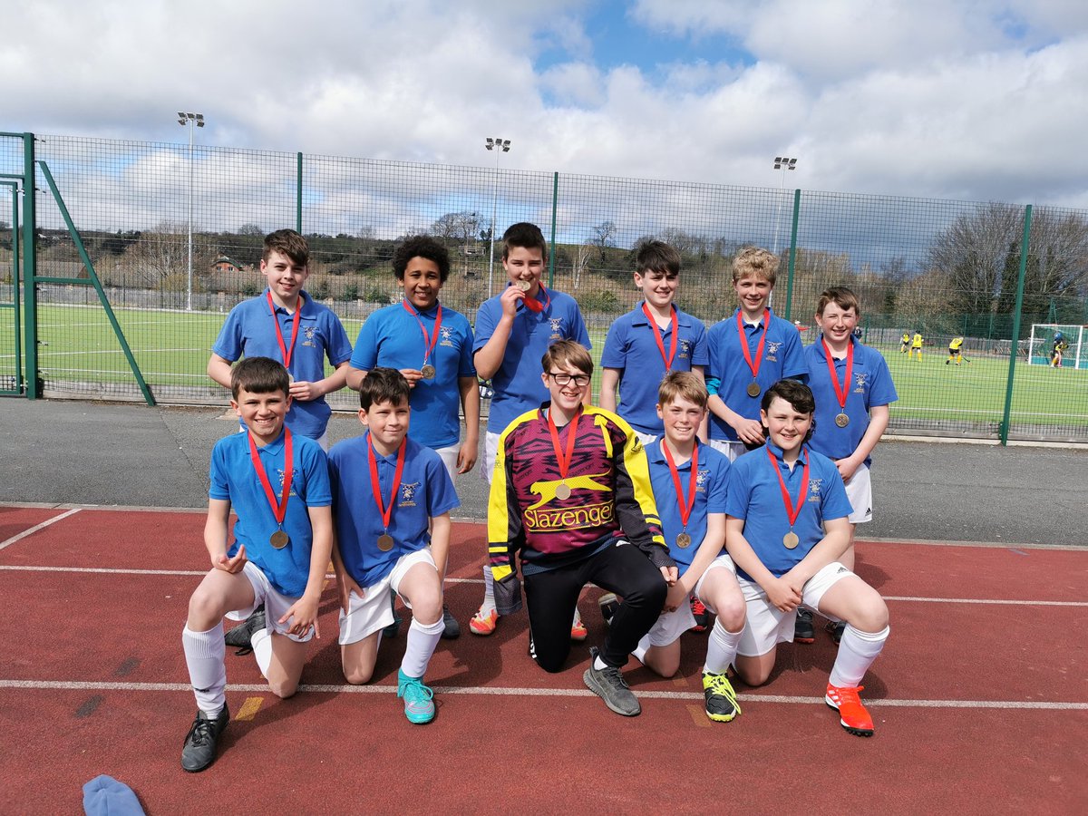 HockeyWales's tweet photo. Congratulations to our U14 Schoolboys National Champions @Caereinion_AGPE

Final placings:
1. @Caereinion_AGPE
2. @BishopstonPE
3. @Ysgol_Glantaf
4. @BrynhyfrydYsgol 

Well done to all teams, some great hockey on display

#Schools #Competition https://t.co/oHQIyYLZPr