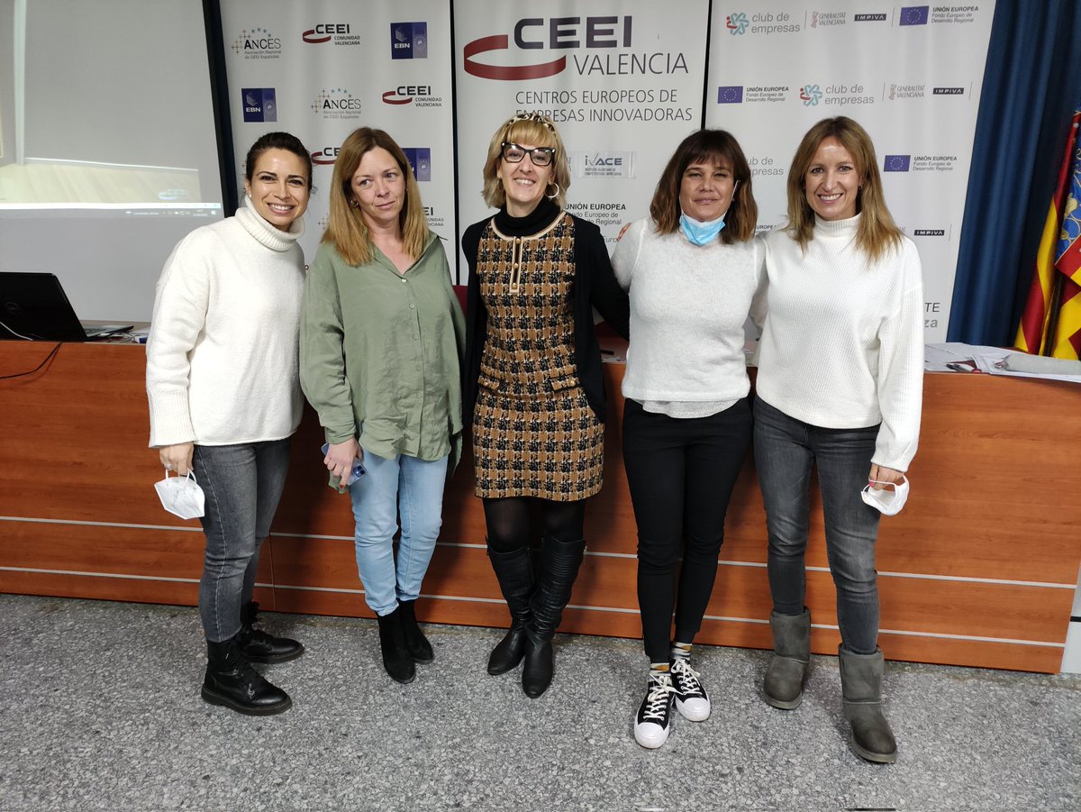 Seguimos con la formación del Programa #Empren. Hoy investigamos tendencias y oportunidades de negocio. Una jornada cargada de herramientas y recursos muy útiles y sobre todo un networking que enriquece la experiencia. <a href="/ceeivalencia/">CEEI Valencia</a> @iesfmontseny <a href="/Frances34856328/">Francesca_fol</a> <a href="/BlancaBono/">Blanca Bono Martínez</a>