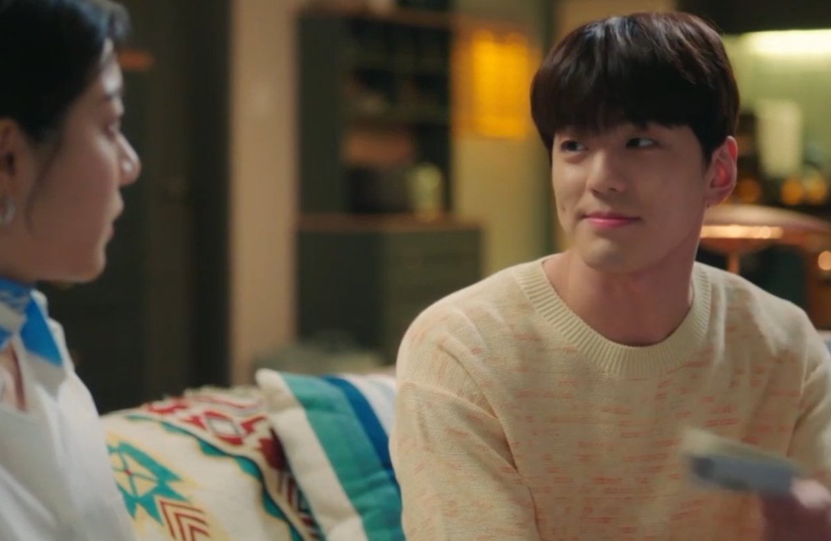 Nonton_Kdrama's tweet photo. Hanya di drama Korea cowok sampe ngasih buku tabungannya ke cewek, kaya SungHoon ke Youngse :). #BusinessProposalEp12 #BusinessProposal https://t.co/y7iv7a4ZWX