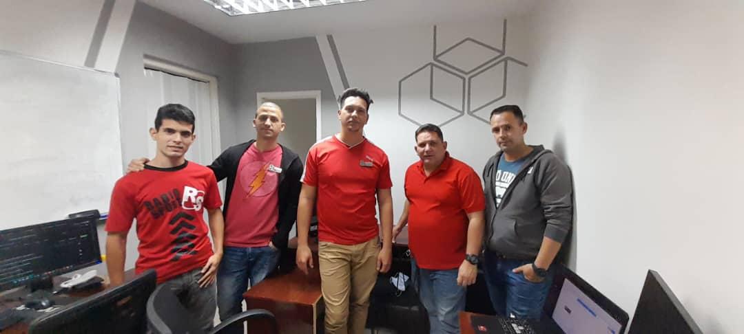 Jóvenes trabajadores x cuenta propia que participan con <a href="/MINAGCuba/">Ministerio de la Agricultura de Cuba</a> en la informatización: <a href="/JVLsoft/">JVLsoft</a>, gestión de colectivos laborales. Excelentes colaboradores en el intercambio con <a href="/SilvioAlberto78/">Silvio Alberto García García</a>!.  #VamosConTodos <a href="/LuisMonteroMus1/">Luis Montero Mustelier</a> <a href="/RodriguezExpRG/">Rodolfo G. Rodríguez Expósito</a> <a href="/YdaelB/">Ydael Pérez Brito</a>