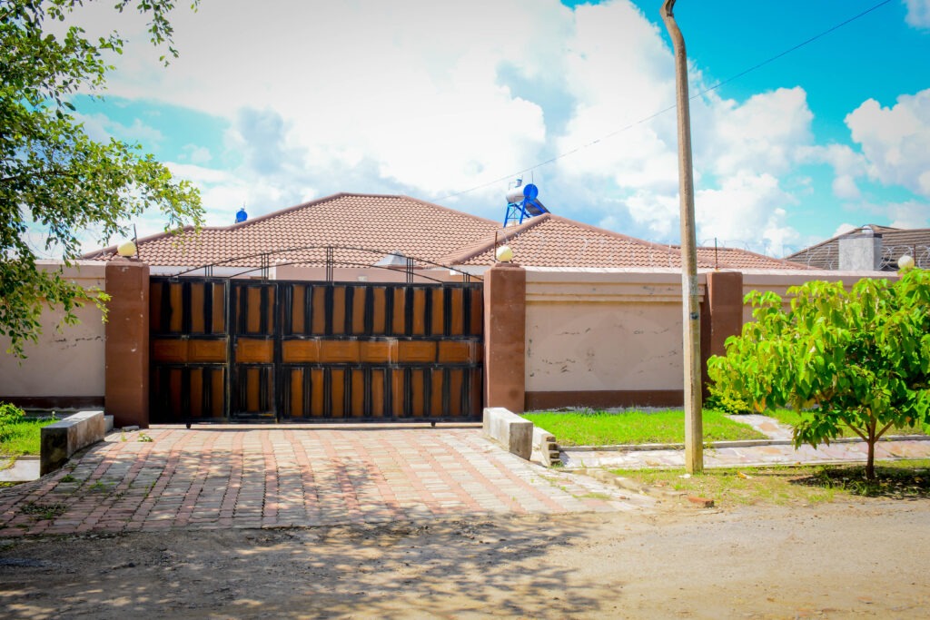 DelstanConstr's tweet photo. Are you #building or considering a #development on your #property? Engage #consultants who will deliver quality #services from #consultation to work on the ground.

#delstanconstruction #constructionengineering #housing #engineering #customersatisfaction #buildinghomes https://t.co/K0cbUV2peK