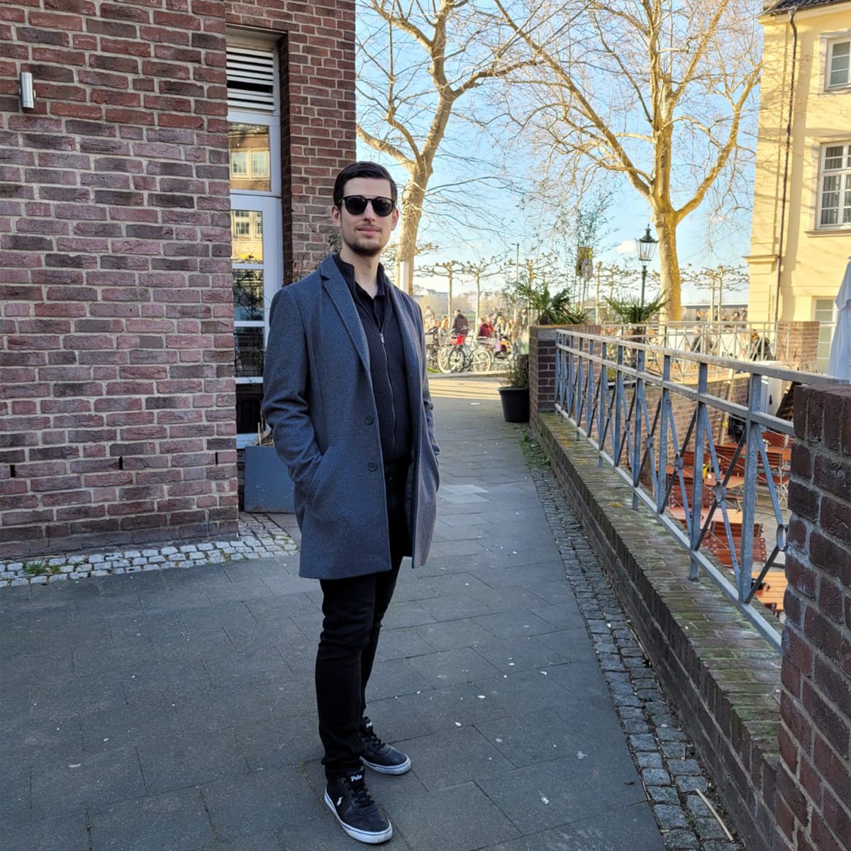 Chris_Champlin_'s tweet photo. Have a nice day! 😎💙
.
.
.
#chrischamplin #haveaniceday #düsseldorf #cologne #blueheart #blue #glasses #sunglasses #goodweather #sunshine #bluefilter #edm #house #hardstyle #cyberpunk #cyberpunkmusic #dj #producer #music #dance https://t.co/Lwg5MIIjv4