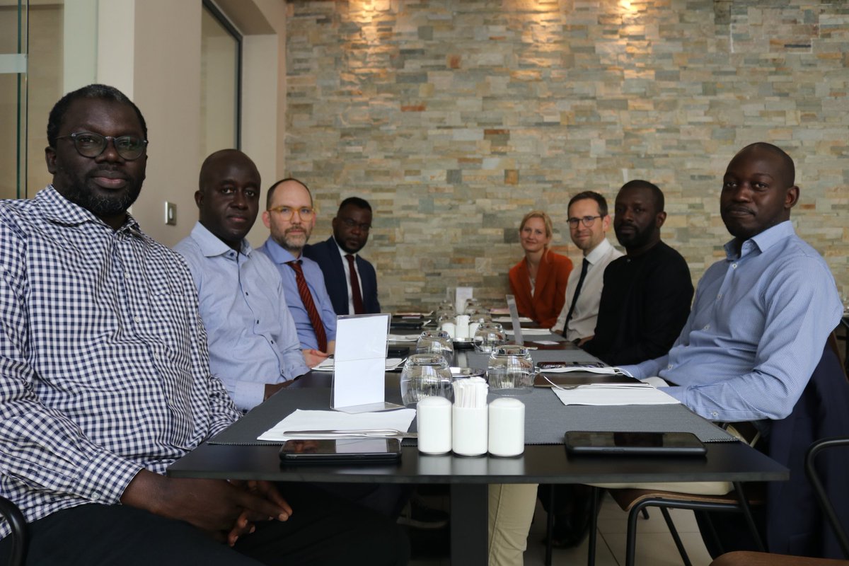 Cette visite fut également une occasion pour Ceri Smith de rencontrer &amp; d'échanger avec les entreprises britanniques à Dakar autour d'un déjeuner. Une conclusion pour ces échanges: Les défis sont là mais les opportunités de commerce entre 🇬🇧-🇸🇳 sont encore plus grandes!