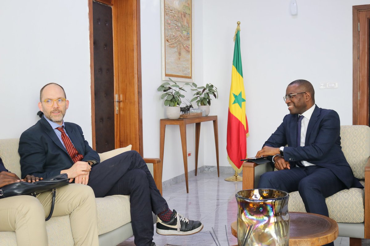 La rencontre entre le Ministre de l'économie <a href="/AmadouHott/">Amadou Hott</a> et la délégation du DIT dirigée par Ceri smith fut courte mais productive. L'avenir du commerce et des échanges de biens et services entre le 🇸🇳 et le 🇬🇧 est prometteur. Les opportunités et la volonté de coopérer sont là !