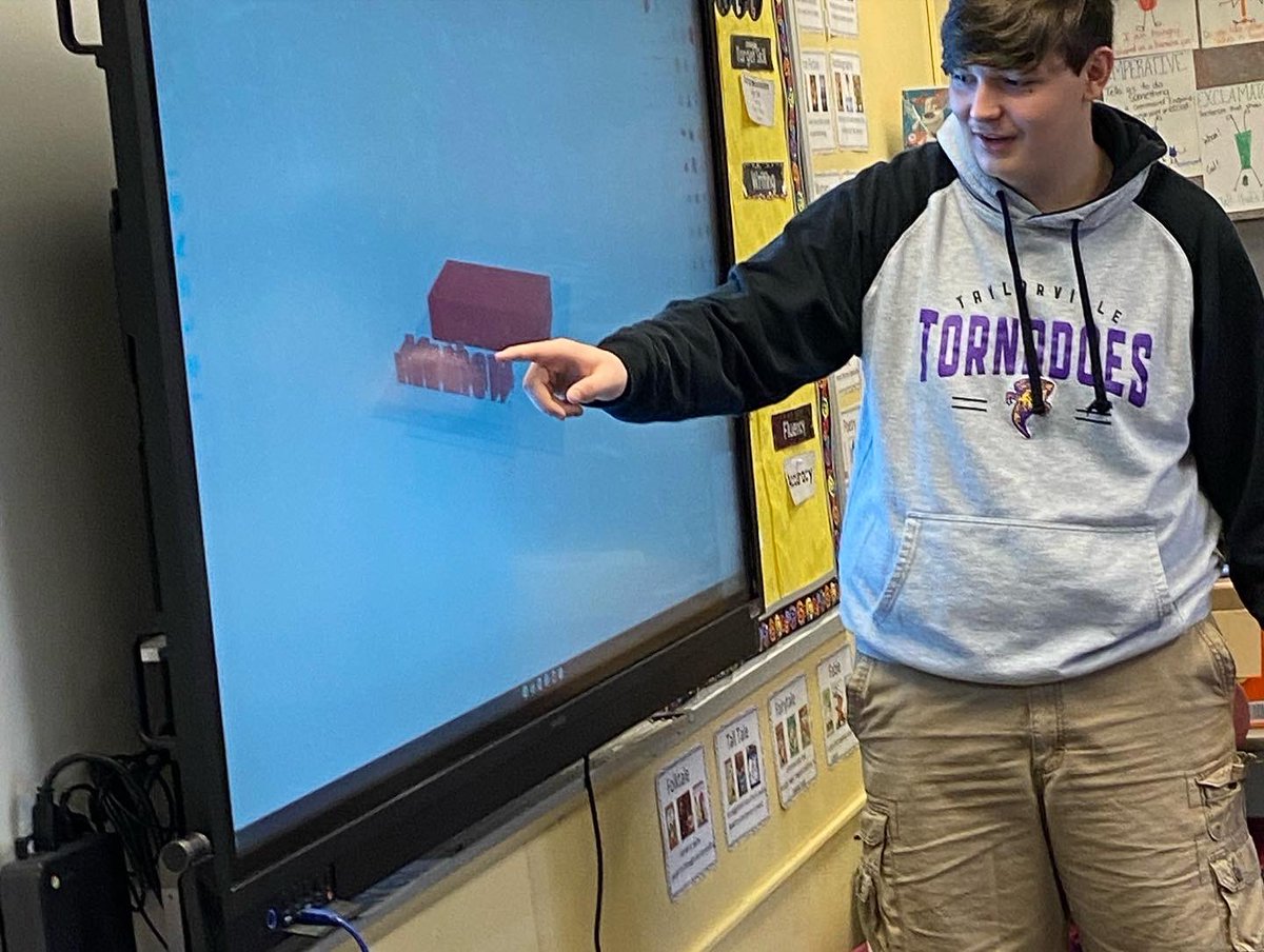 Reindl5th1's tweet photo. HS engineering students working with 3rd and 4th graders at Memorial on #tinkercad for 3D printing https://t.co/X3xq4ACF2K