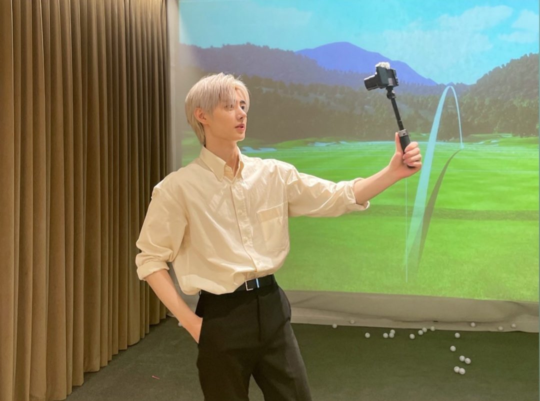 blueberjay's tweet photo. god damn hoon https://t.co/ztMlT5l2d0