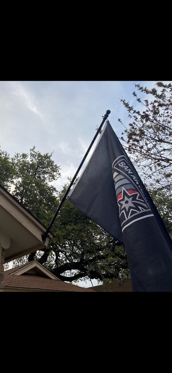 R0yceTheV0ice's tweet photo. Good morning, it’s a @SanAntonioFC @opencup game day! Let’s see those #FlagsUp #SAFCFlagsUp #VivaSAFC #Defend210 #NewFlagPole https://t.co/B4ihH0xlWc