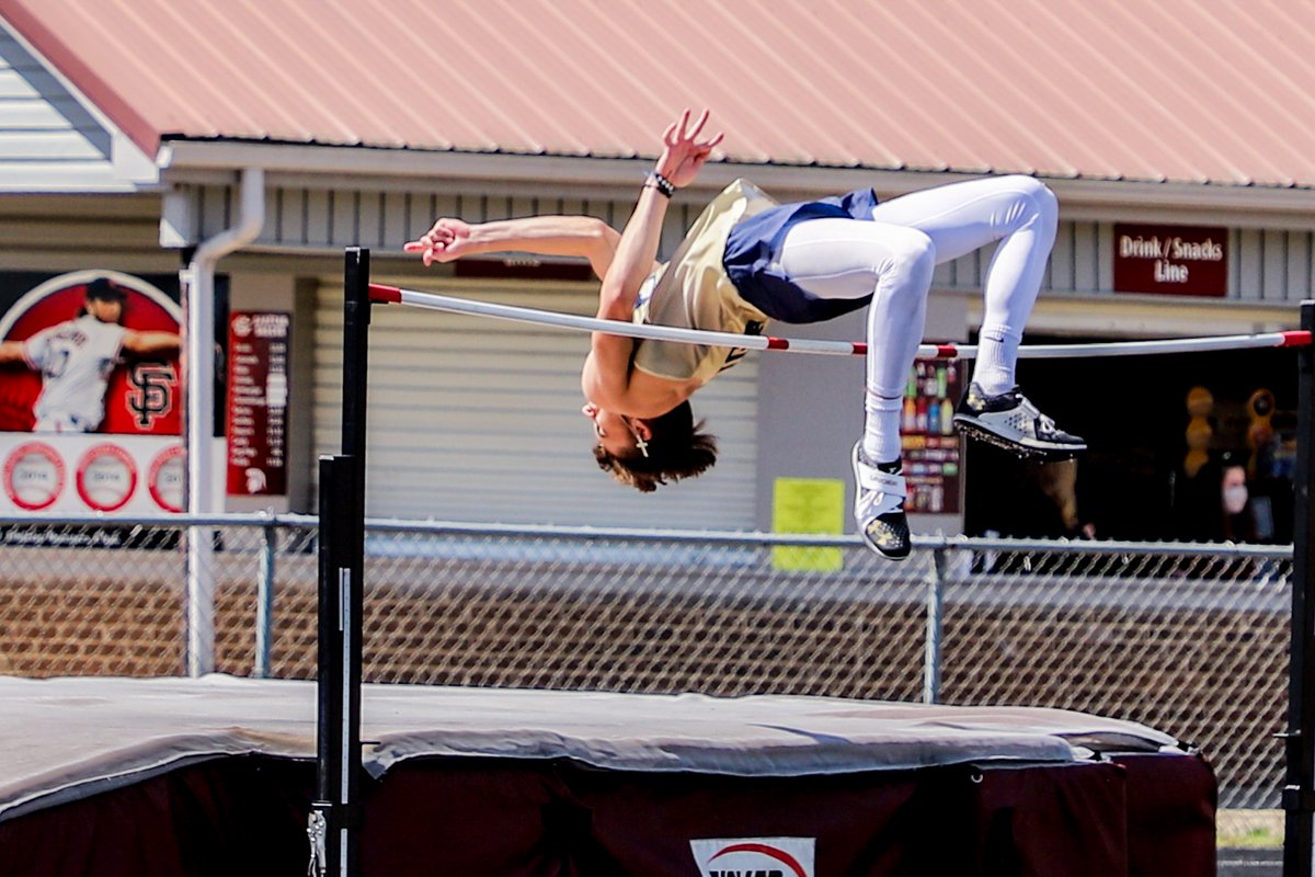 ACTrackandField's tweet photo. Kellan Hartman,  season PR in HJ, 6-2 automatic qualifying for regionals, 2nd place finish....#getthebread https://t.co/rftAxvyb0p