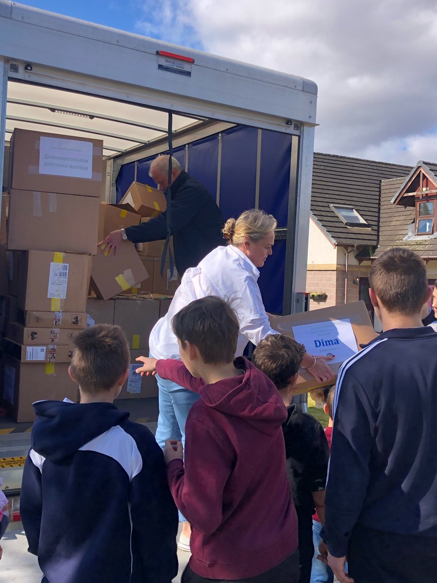 Staff at <a href="/PersimmonHomes/">persimmonhomes</a> in Bathgate have donated more than £10,000 to Hibs Charity Dnipro Kids to help them settle into the accommodation in Lothians and The Borders until it is safe for them to return home. Read more here: bit.ly/3uSy8Cx 

#Ukraine #DniproKids #charity