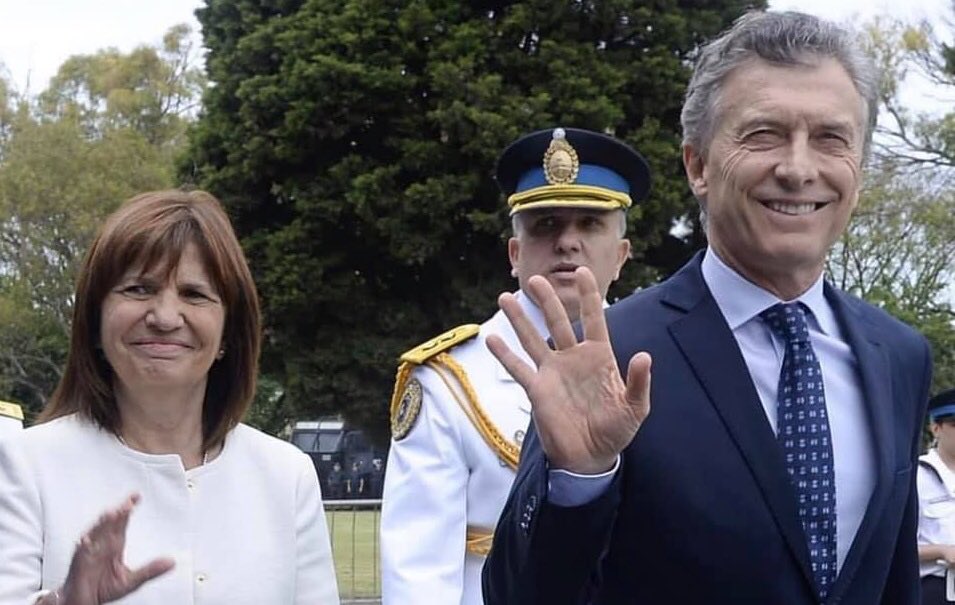 migeroli's tweet photo. #CafeCNN @CNNEE Está @PatoBullrich en estos momentos! Ellos son mi esperanza!❤️🇦🇷 https://t.co/tgoM3a0FfW