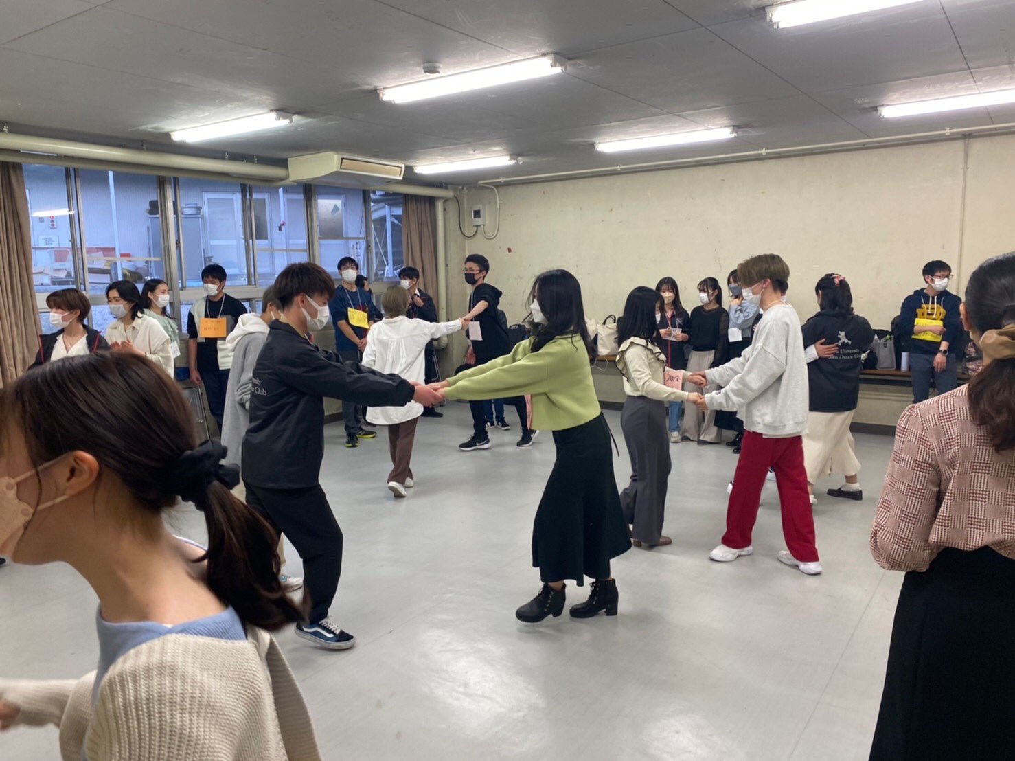 名古屋大学競技ダンス部22新歓 本日の新歓ありがとうございました 学生会館の部屋がいっぱいになるくらい来てくれました パーティダンスのジルバを皆さん楽しそうに踊っていてよかったです 競技ダンス部の新歓は始まったばっかなので 気になっ