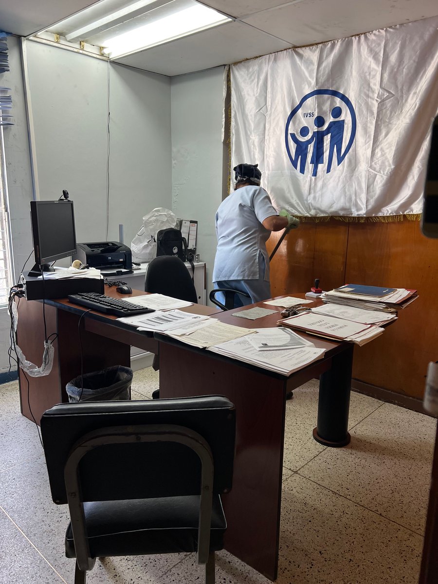 IVSSELCUARTEL's tweet photo. #Hoy | Nuestro valioso personal de Bioseguridad se encuentra activo realizando labores de limpieza y desinfección en nuestro centro con el fin de seguir brindando protección a nuestros trabajadores y nuestros usuarios @nicolasmaduro @MagaGutierrezV @ivssoficial https://t.co/mGGKfAGnwf