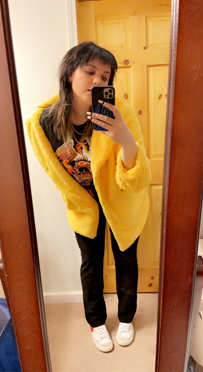 5secondsofgreta's tweet photo. I MISSED THIS YESTERDAY SO IM DOING IT NOW, ENJOY

My name is Jess
I’m 25, I live in Colorado
BIG time Safari Song freak!!!
My pronouns are she/her, I’m a Sagittarius 
I’m going to the Omaha and Fargo shows! 
OH, and a big fan of the twins :) https://t.co/bAqCP8hHrs