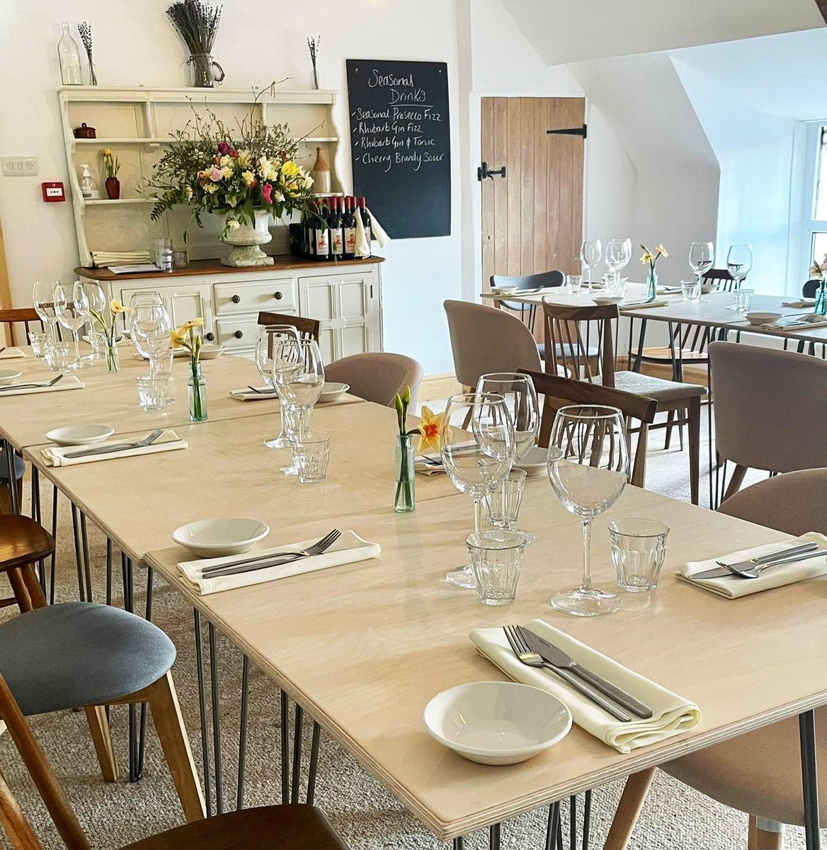 Hare__Hounds's tweet photo. Our new Private Dining Room upstairs, available for dinners for 10-30 people, email us for more information, or to book your next celebratory meal with us 😊 #privatediningroom #cowbridge #valeofglamorgan #welshpub https://t.co/C9Ecn5bNDL