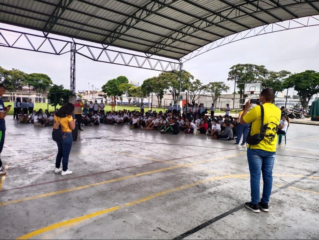 Legarda_03's tweet photo. #SOSSENABuenaventura Desde el CBI Palmira apoyamos a nuestros compañeros de Buenaventura que hoy más que nunca piden ayuda por su centro. https://t.co/rmdV1GVru5