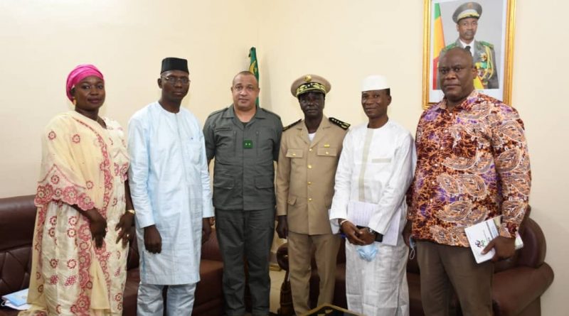 LE GOUVERNEUR DE LA RÉGION DE DOUENTZA REÇU EN AUDIENCE PAR LE MINISTRE DE LA SÉCURITÉ ET DE LA PROTECTION CIVILE securite.gouv.ml/2022/04/01/le-…