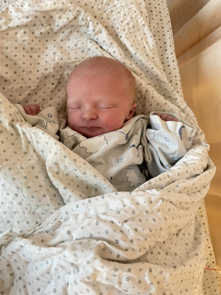 benjamintswood's tweet photo. Welcome to the world Isla Georgina Wood, born this day at 15:20 in Hangzhou, 🇨🇳 weighing 5lb 9oz. Mother and daughter doing amazingly well! A very special day. #newborn #prouddad #family https://t.co/K0TnAEk6HR
