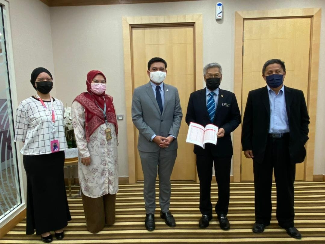 Permulaan jalinan kerjasama erat PeKa B40 <a href="/KKMPutrajaya/">KKMalaysia🇲🇾🩺❤️</a> bersama YB Dato’ Dr. Mansor Othman, Timb Menteri, Kementerian Alam Sekitar &amp; Air di mana @KASA_Malaysia bersetuju untuk merancakkan program PeKa B40 &amp; mobilisasi jentera agensi di bawah KASA untuk Keluarga B40. Amin yra.