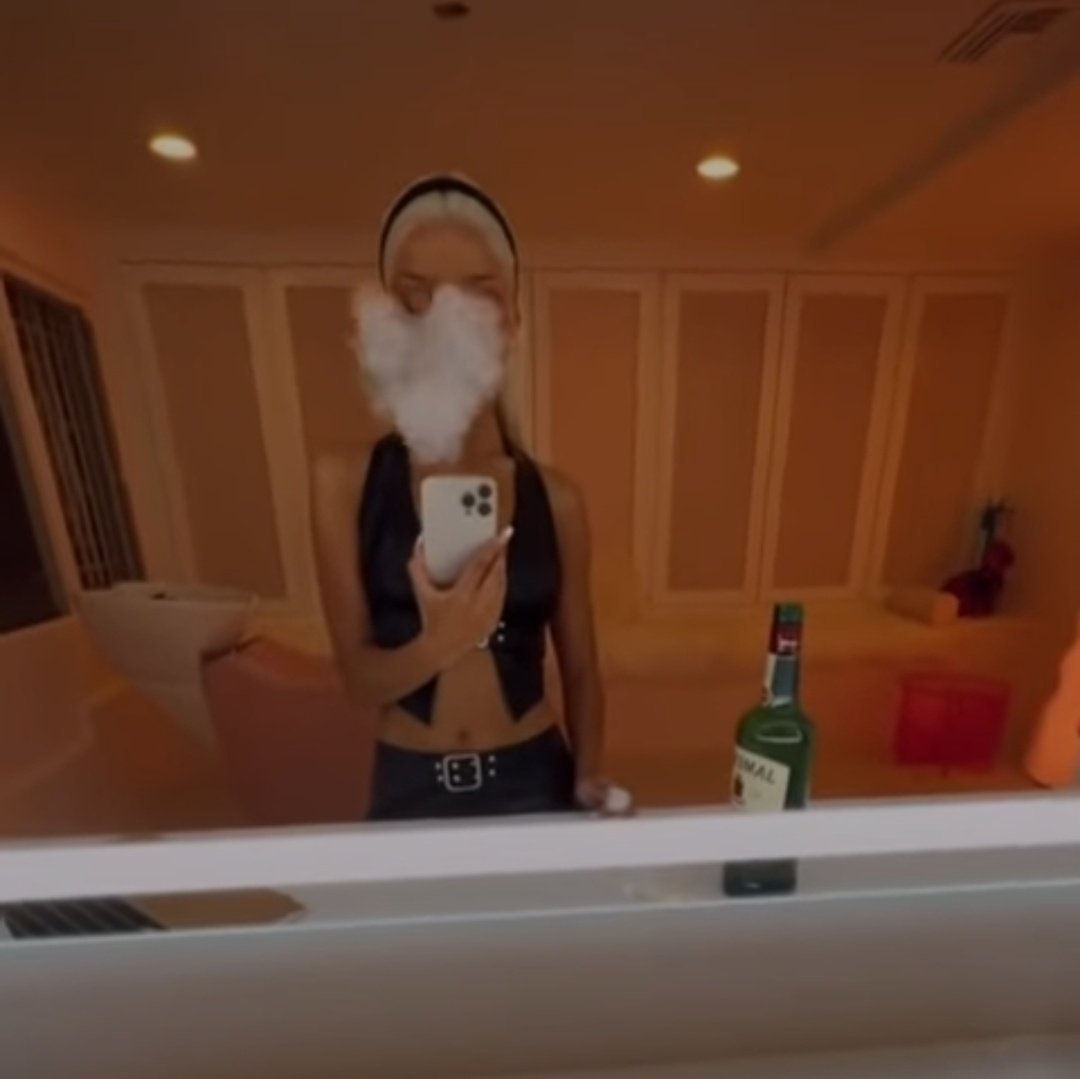Roy_Sxo's tweet photo. @DojaCat @YouTube I love you @DojaCat https://t.co/ZqtQTPLv1n