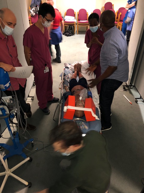 Peri arrest &amp; haemorrhage sim. Our Sim Fellow ,Zain Panjwani, manning the obs control panels <a href="/drsalwamalik/">Salwa Malik💙</a> <a href="/UHSussex_TEL/">UHSussex iris</a> <a href="/BSUHgas/">Anaesthesia at RSCH and PRH.</a> <a href="/BsuhEd/">BSUHMedEd</a> <a href="/BSUHEducation/">BSUHEducation</a> <a href="/BsuhSim/">BSUH Simulation Service</a>