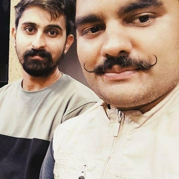 Yuvi_1212's tweet photo. લાખો વિદ્યાર્થીઓના હિતેચ્છુ અને હંમેશા અન્યાય સામે લડત આપનાર એવા @YAJadeja  ને આજે ખોટી રીતે અટકાયત કરી કલમો લગાડવામાં આવી છે ત્યારે આજે તેમને આપણા બધાના સપોર્ટ ની જરૂર છે તો આશા છે તમામ વ્યકિત આજે તેમના સપોર્ટમાં આવશે 
#I_stand_with_Yuvrajsinh 
#release_Yuvrajsinh 
@NiravJoshi0 https://t.co/LUGGNOKNlY