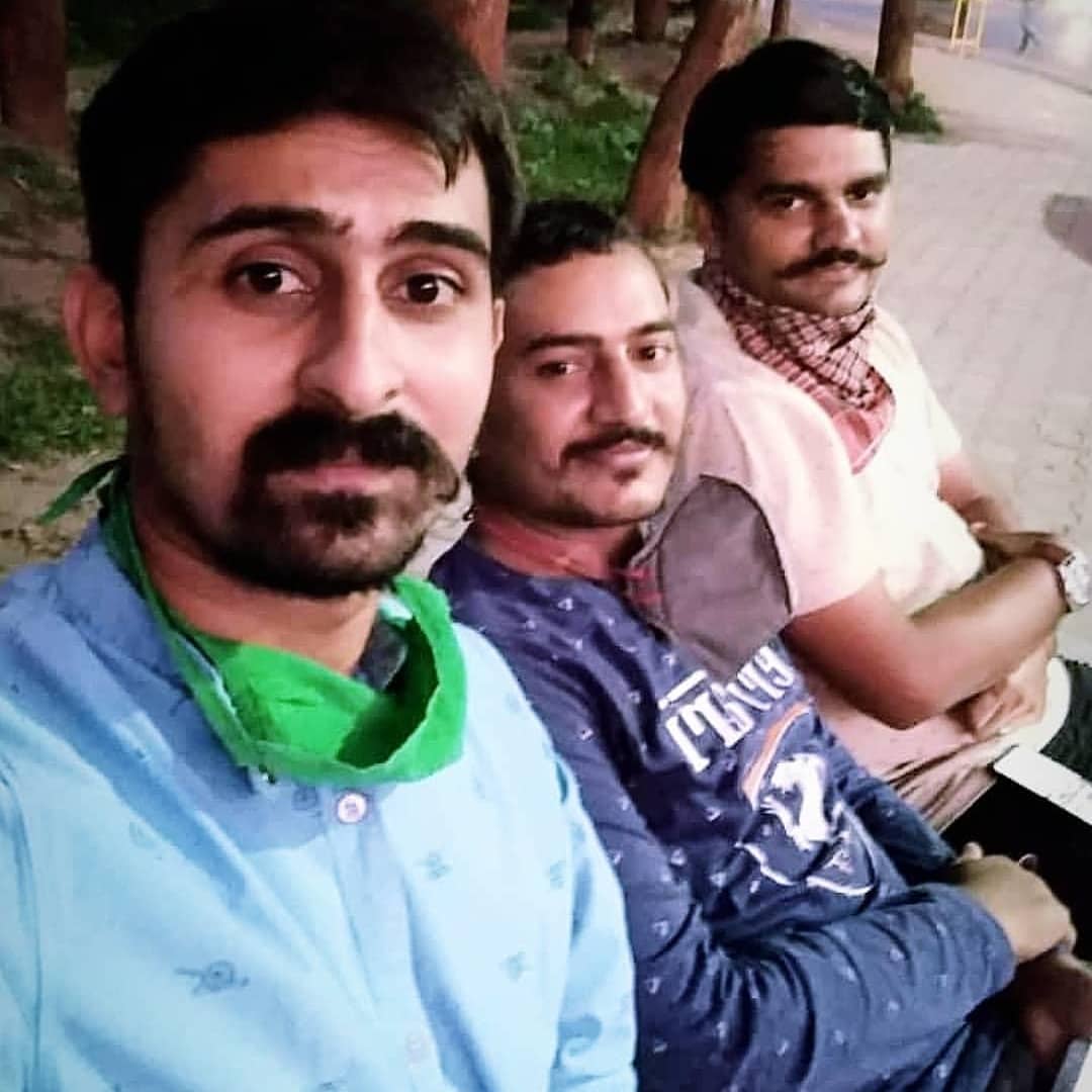 લાખો વિદ્યાર્થીઓના હિતેચ્છુ અને હંમેશા અન્યાય સામે લડત આપનાર એવા <a href="/YAJadeja/">Yuvrajsinh Jadeja</a>  ને આજે ખોટી રીતે અટકાયત કરી કલમો લગાડવામાં આવી છે ત્યારે આજે તેમને આપણા બધાના સપોર્ટ ની જરૂર છે તો આશા છે તમામ વ્યકિત આજે તેમના સપોર્ટમાં આવશે 
#I_stand_with_Yuvrajsinh 
#release_Yuvrajsinh 
<a href="/NiravJoshi0/">Nirav Joshi</a>