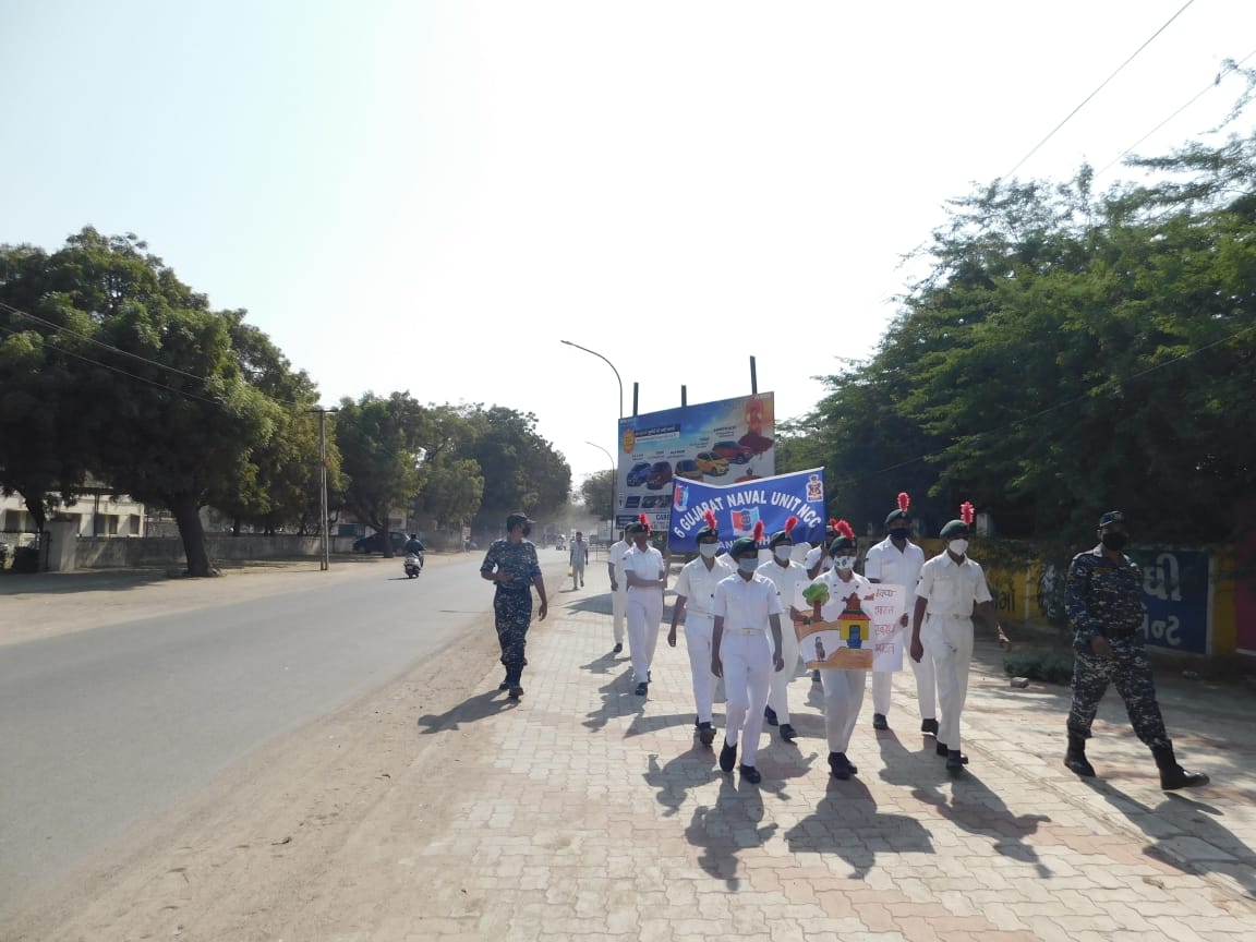 NccCadets1's tweet photo. #PuneetSagar
@NCC_DTE_GUJ
Cadets of 6 Guj NU NCC kicked off the Puneet Sagar Abhiyaan with a group awareness rallies on the topic of reduction of single use plastic in our daily lives and role of the community.
@HQ_DG_NCC
@DefencePRO_Guj https://t.co/hDvcIb5aKe