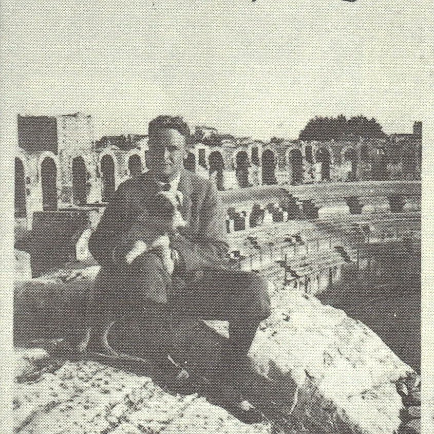 CondeMoscaLibro's tweet photo. FITZGERALD, INOLVIDABLE 
«El mundo solo existe en tus ojos...Puedes hacerlo tan grande o tan pequeño como quieras».
#felizmartes
@AnagramaEditor
#Fitzgerald https://t.co/HvIDzUtG3g