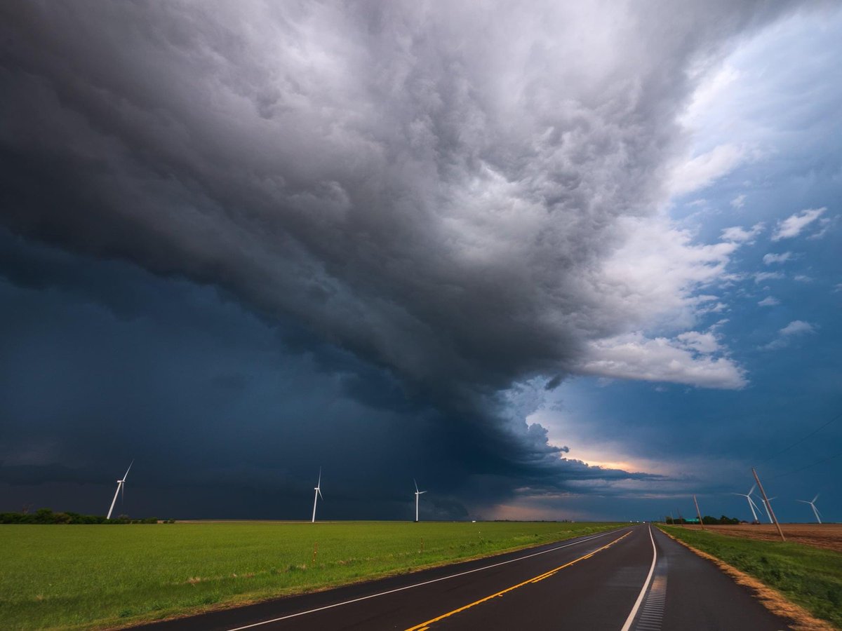 scribblersinked's tweet photo. #WritingPrompt 
A tornado is forming and your character is in the worst place they can be at the moment…
#scribblersink #muselocator #writeastory #write #WritingCommunity #writer #writerslife #create #inspire #imagine https://t.co/WAq8ZWHK0R