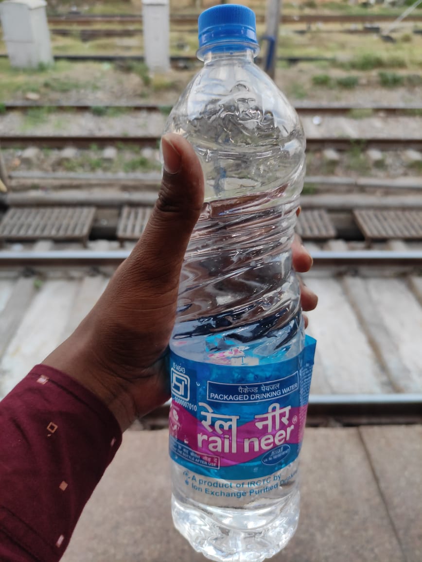 priyanshuc09's tweet photo. At the station of Prayagraj there is not a single original bottle of RAIL NEER. There was not the QR onto the cap and not well sealed too as usually it has.
#stopthisscam #checktheqr #selloriginalneer #waterbottle
@RailMinIndia @IRCTCofficial @RailwayNorthern @RailwaySeva https://t.co/httQhPbeFq