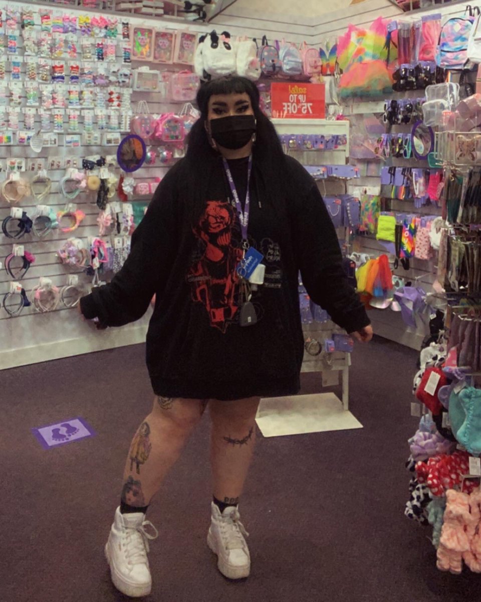 bratzg0re's tweet photo. have you presaved poltergeist???
#lgbtqcorpsetwt 👻 https://t.co/9mupyS6gGE