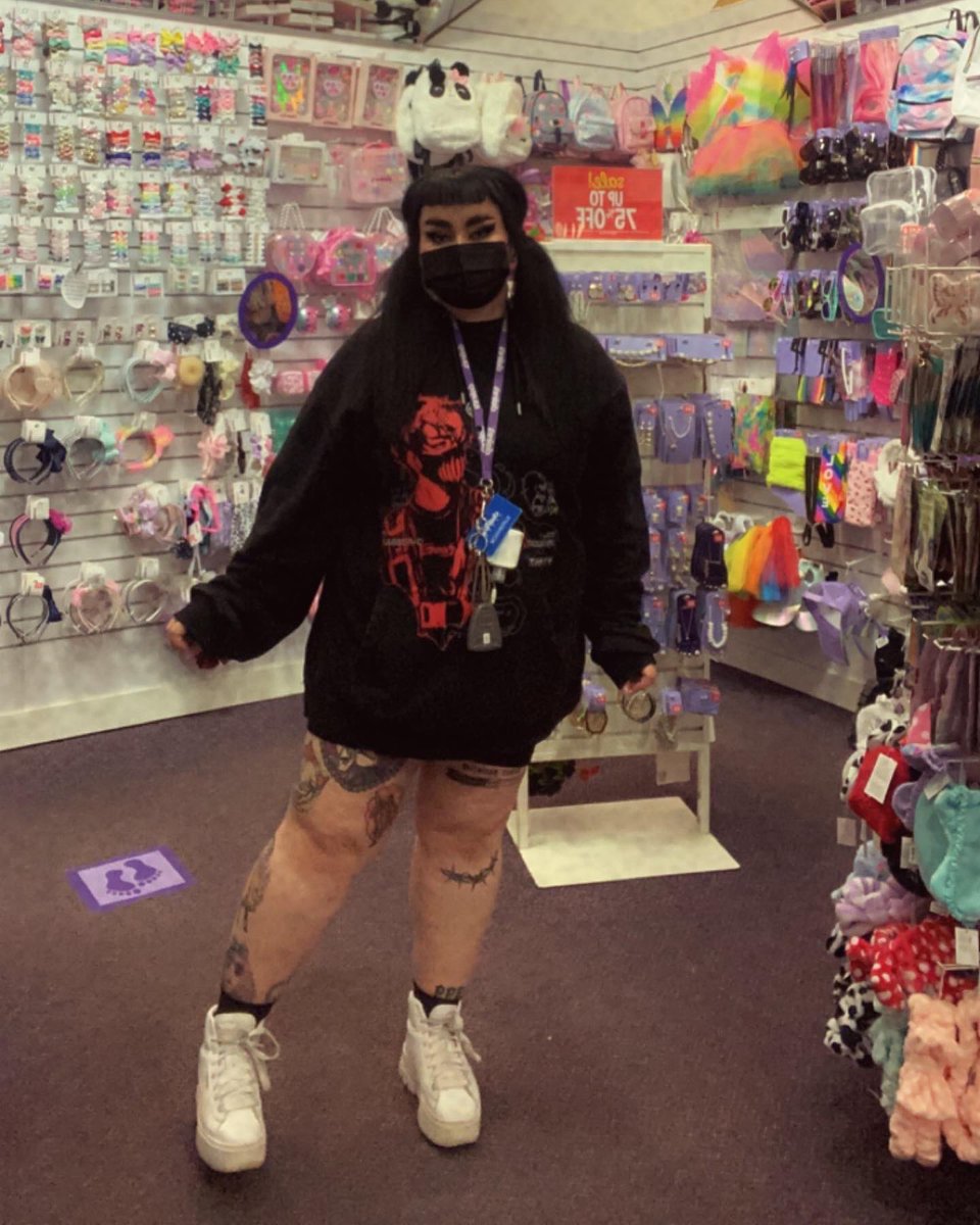 bratzg0re's tweet photo. have you presaved poltergeist???
#lgbtqcorpsetwt 👻 https://t.co/9mupyS6gGE