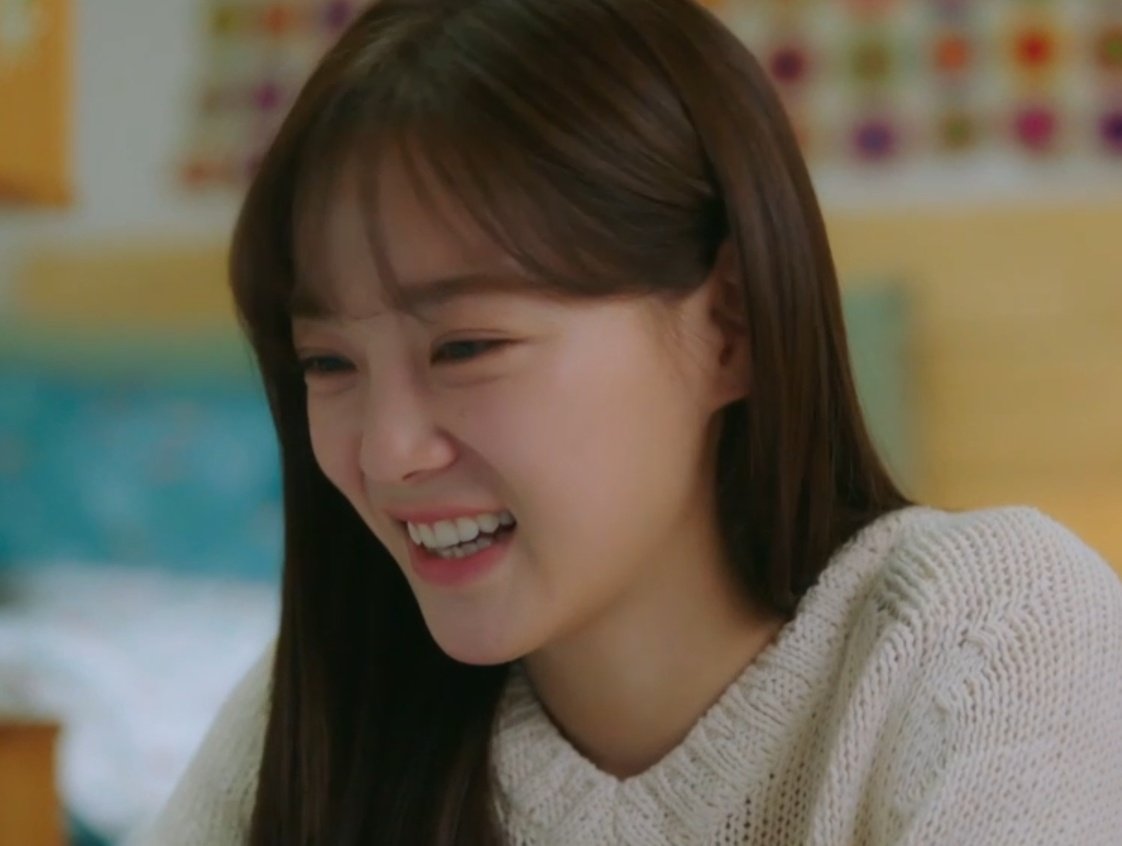 Nonton_Kdrama's tweet photo. Andai dulu ada teknologi yang bernama video call, mungkin Baek YiJin dan Na Heedo tidak akan putus dan tetap memberi kabar satu sama lain seperti Kang Tae Moo dan Shin Hari. #BusinessProposalEp12 #BusinessProposal https://t.co/VcuPgDlXMz