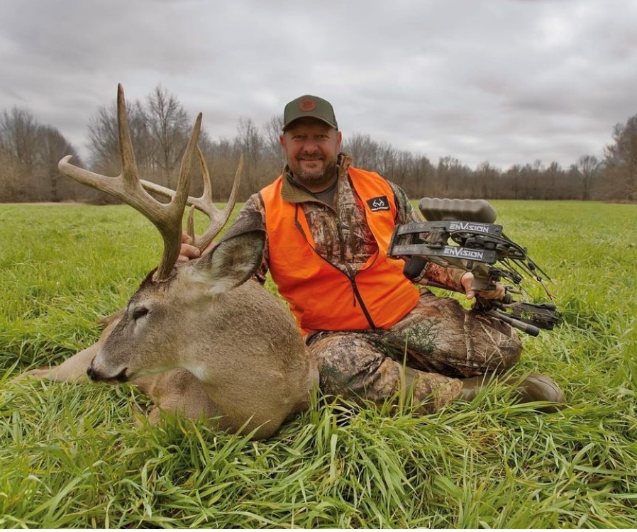 SPORTSMANchnl's tweet photo. Larry Mac travels to Mississippi to hunt the Testing Grounds with the Small-town boys!

Respect The Game TV  /  TONIGHT AT 9 PM ET. 

#IAMSPORTSMAN #hunting #deer #deerhunting #whitetail #whitetailhunting #testinggrounds #Mississippi https://t.co/CfBNW4Izs7
