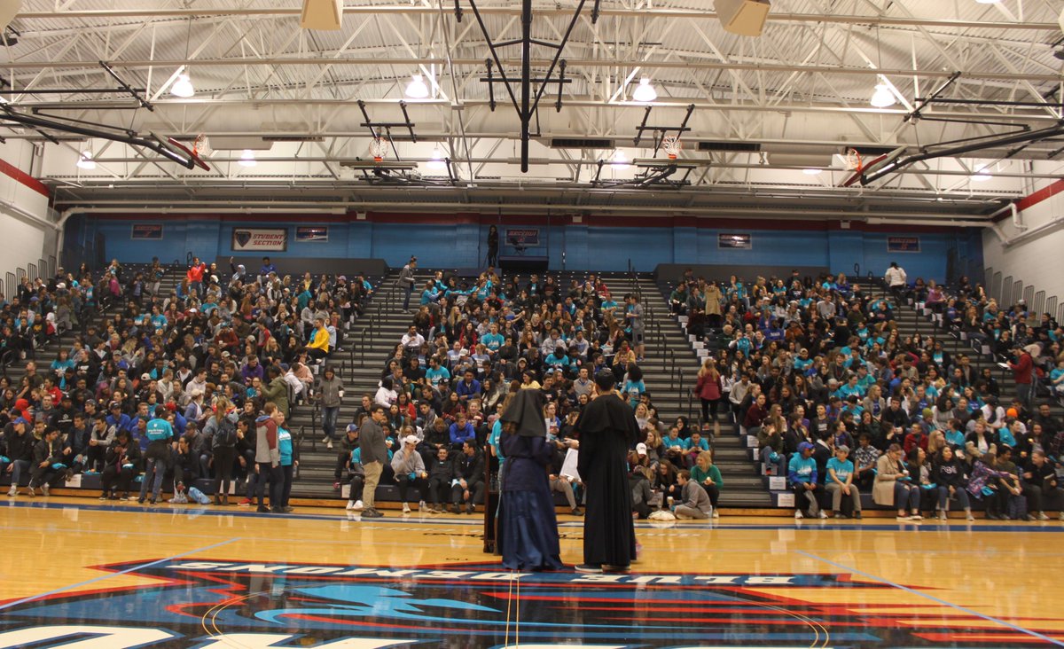 DePaulVIA's tweet photo. We’re so excited that Vincentian Service Day will be back in person this year! Stop by one of our kickoff events in the Lincoln Park Student Center Atrium on Wednesday or Thursday this week from 11:00AM – 1:30PM to learn more about VSD and how to get involved. #depaulvsd https://t.co/L9gHVwSqGS