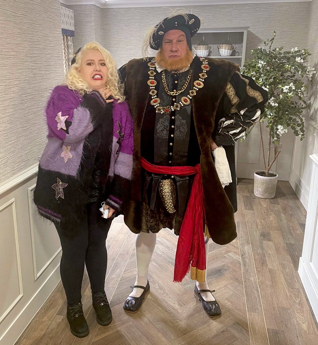 Anna_AMMag's tweet photo. Trying to not lose my head while visiting @HallmarkCare ‘s Hutton View - full write up, including robotic cats, murderous kings and pineapple rooms, coming soon to @Caring_Times 💚 https://t.co/0q8pxsLGOF