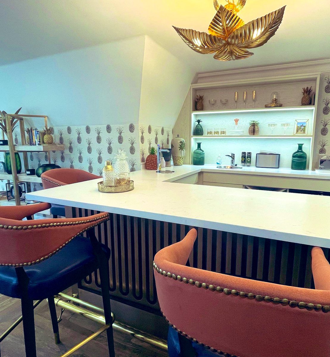 Anna_AMMag's tweet photo. Trying to not lose my head while visiting @HallmarkCare ‘s Hutton View - full write up, including robotic cats, murderous kings and pineapple rooms, coming soon to @Caring_Times 💚 https://t.co/0q8pxsLGOF