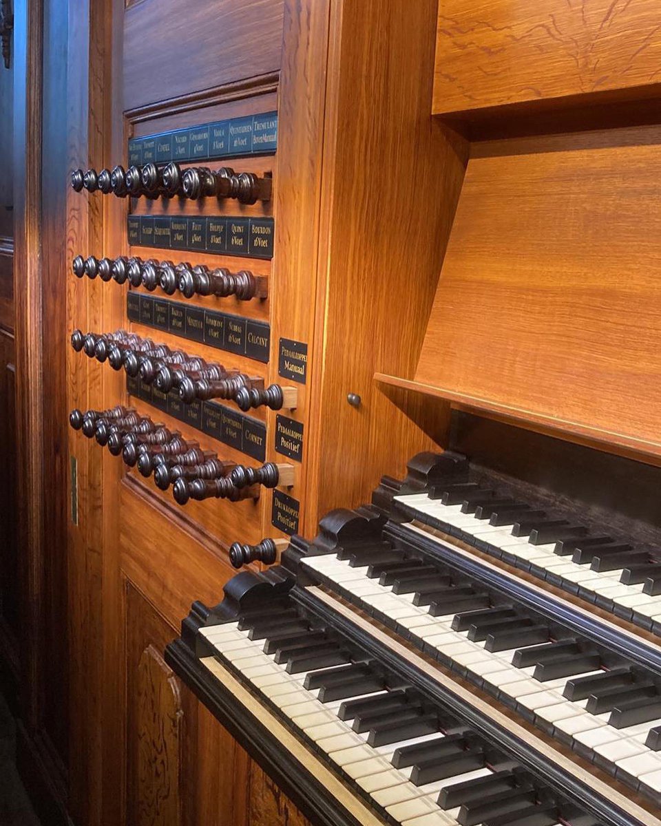 Voorbereidingen voor concert op 2e paasdag, 20:15 uur! Het is genieten hier in de Oude Kerk. 

Programma en kaarten via: minneveldman.nl/webwinkel/toeg…