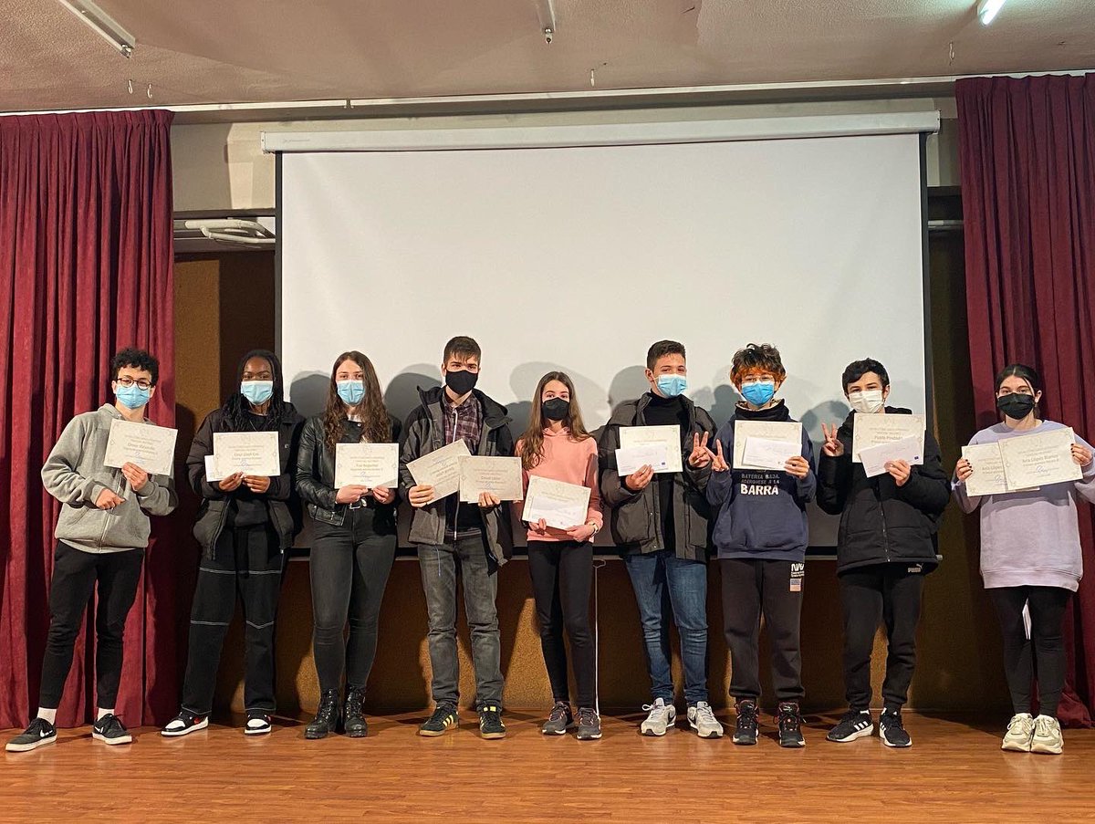 IES_PabloNeruda's tweet photo. Entrega de premios XXVIII Concurso Literario “Magali Alonso” 

#literatura #leganés #creandomagia #pequeñosescritores https://t.co/qXvkWe3RL2