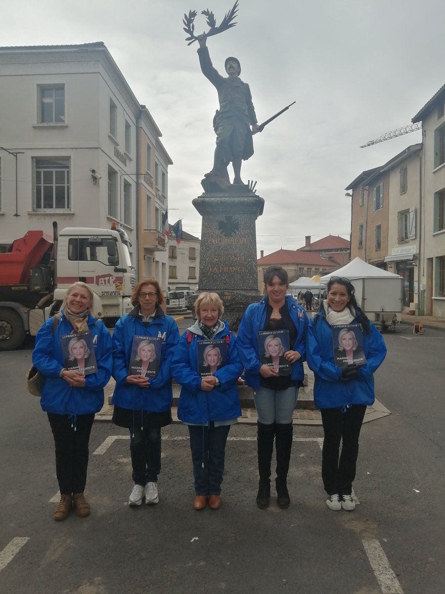 OuadahYanisRN's tweet photo. #LesFemmesAvecMarine du Puy-de-Dôme sont mobilisées pour cette dernière semaine de campagne !
Ce matin, elles étaient au marché de #Courpiere en compagnie des militants du RN63 avec un accueil mémorable.
#DimancheJeVoteMarine #MarinePresidente
#LesJeunesAvecMarine https://t.co/jjxSkSfhzq
