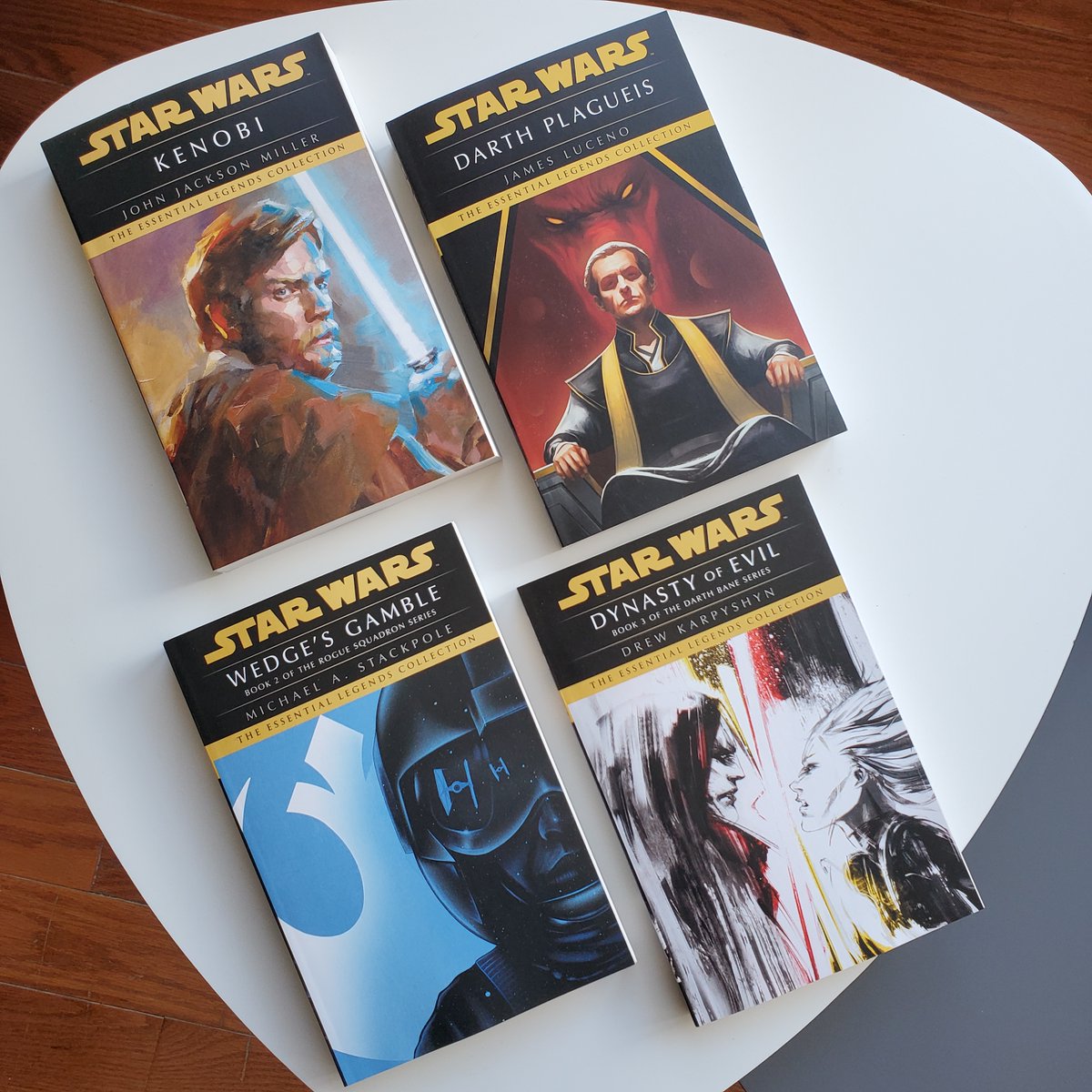 StarWarsByRHW's tweet image. These are the #EssentialLegends you’re looking for…

...and they're officially on shelves today! Get them all at readstarwars.com/essentiallegen…