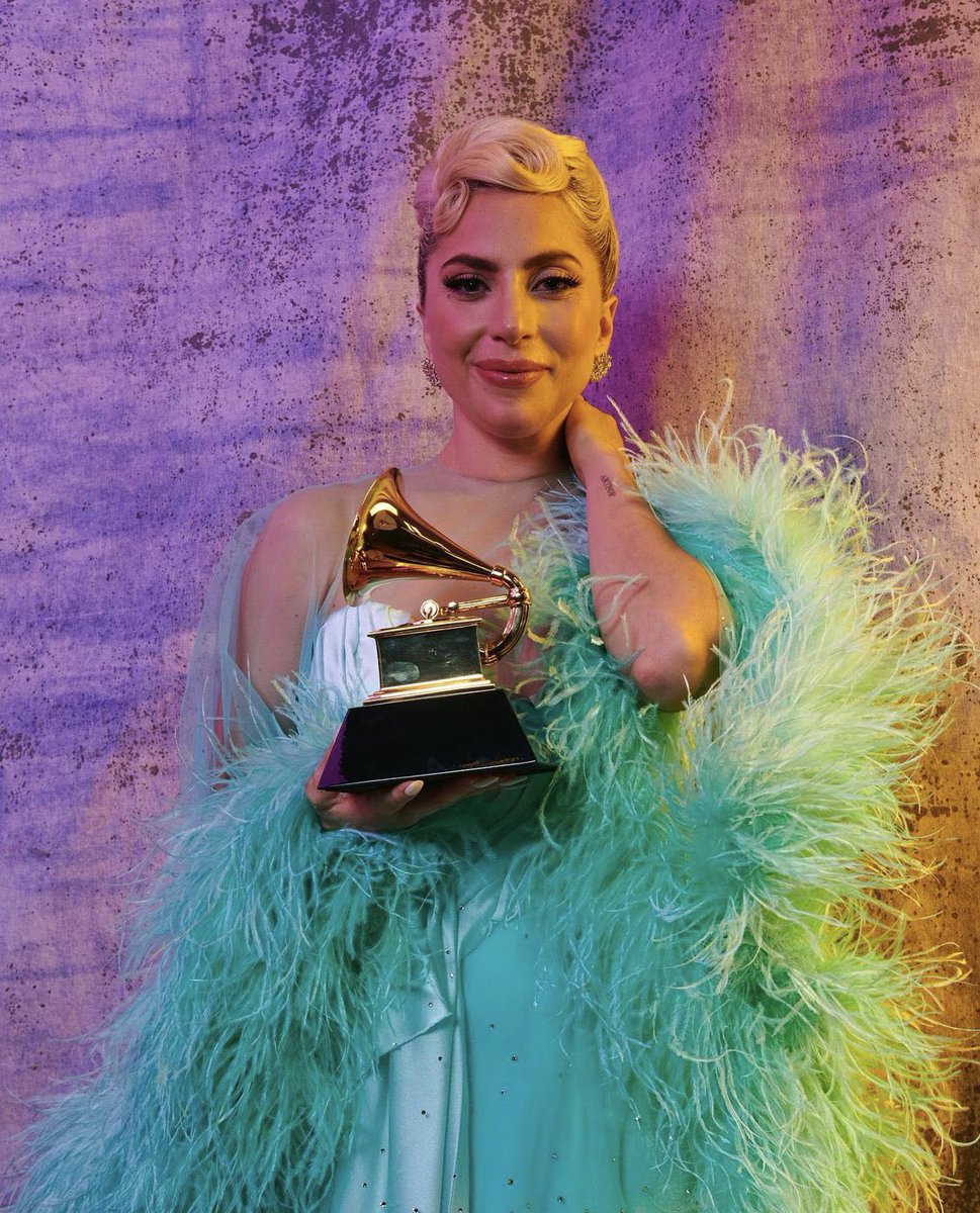 GAGAXBTS's tweet photo. “Tuve un novio que me dijo que nunca tendría éxito, que nunca me nominarían para un Grammy, que nunca tendría un hit y que esperaba que fuese a fracasar. Yo le dije, algún día, cuando ya no estemos juntos, no podrás pedir un café en ningún sitio sin oírme o verme”. 

—Lady Gaga. https://t.co/hIDy2aq7yx