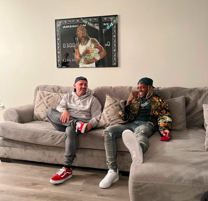 DailyLoud's tweet photo. Gary Vee x Lil Durk with King Von painting https://t.co/faz8dviDhj