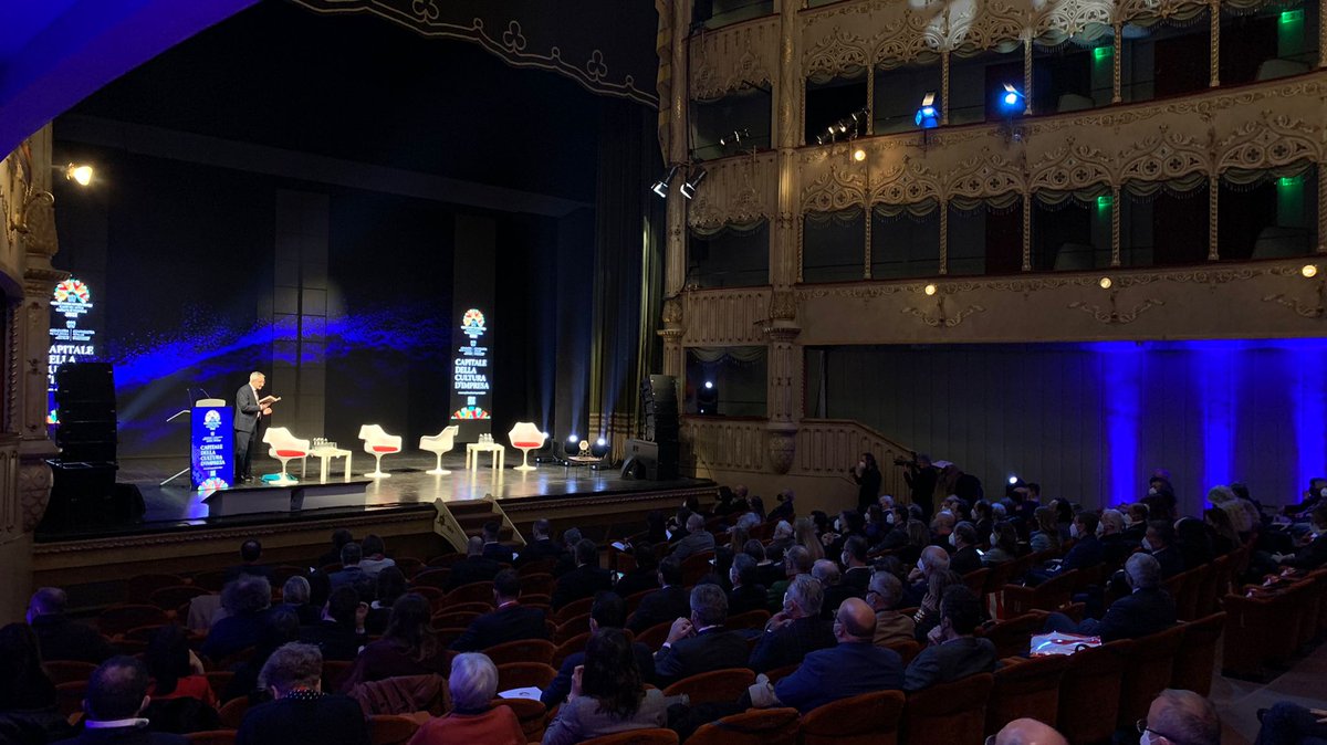 VenetoEst's tweet photo. Inizia ora #TerritorImprenditivi, l’evento ufficiale di apertura di “Capitale italiana della Cultura d’Impresa 2022” il progetto unitario di @AssindustriaVC  e @ConfindustriaVe . 

📺 https://t.co/jOyrlr7Xj6 

Conduce @dariodivico , giornalista @Corriere  

#CulturaImpresa2022 https://t.co/CerGaHvFxc