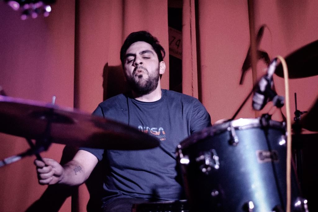 Furgonautas's tweet photo. ⚡️🔥 Tremenda fiesta el fin de semana. Gracias a @poseidotica y @ayermaniana por los shows, a @KillingWeek por la música, y a todxs por explotar el lugar

💛Los Furgo estamos totalmente agradecidos por el aguante y con manija por todo lo que está por venir! 🖤

📷 @cunadecuentos2 https://t.co/s87IxcMKe7